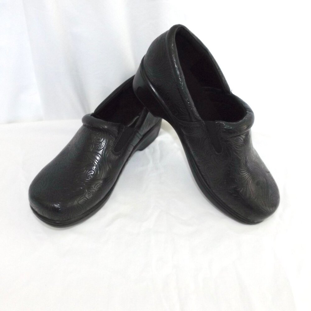 Yuu Shoes, Slip-on, Memory Foam Bethanee, Embossed Floral, Black, 8.5W, EC